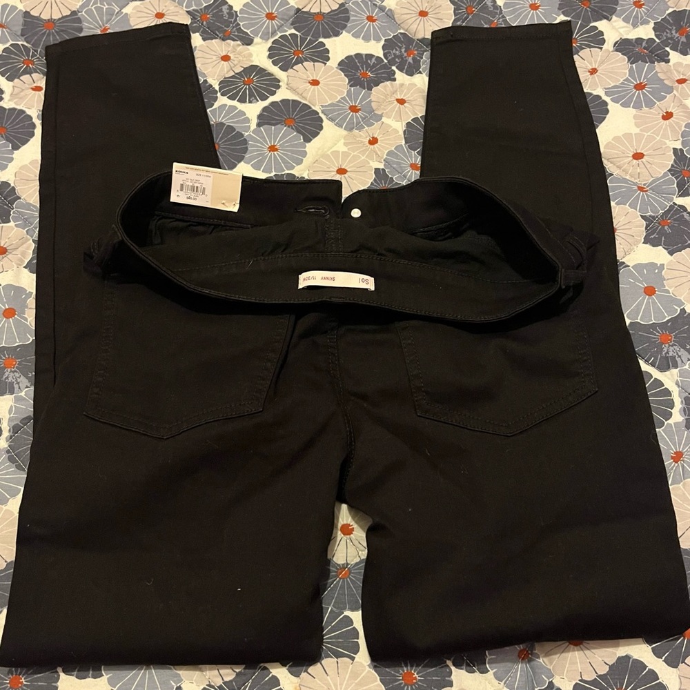 SO Women's Juniors Size 11 or 30 inch waist black distressed jeans - Picture 4 of 6